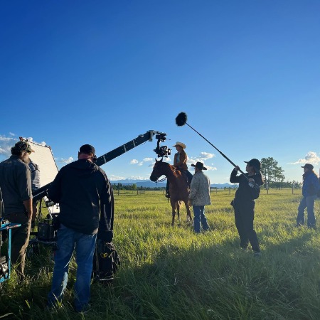 Amber Marshall's behind the scene picture from the Heartland. 
